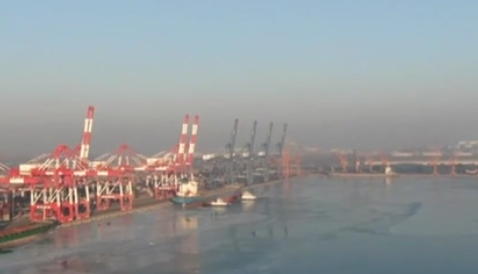 辽宁锦州：冷空气持续 辽东湾海冰进入严重冰期